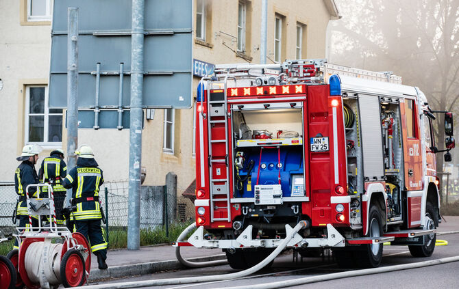 Fünf Verletzte bei Großbrand in der Göppinger Straße - Bild 02_56