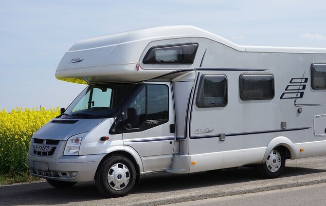 Wohnwagen Campingmobil Camper Caming Wohnmobil Symbol Symbolbild symbolfoto
