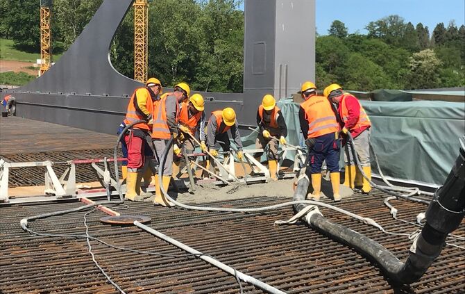 Stuttgart 21: Fahrbahnplatte der Neckarbrücke in Bad Cannstatt wird betoniert_0