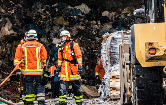 Brand bei Entsorgungsunternehmen - Bild 06_0