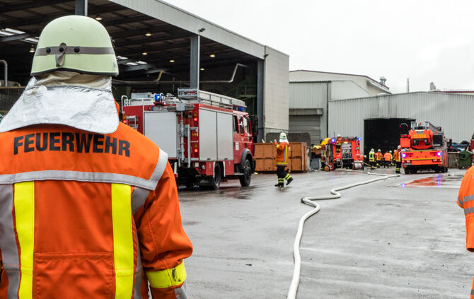 Brand bei Entsorgungsunternehmen - Bild 03_6