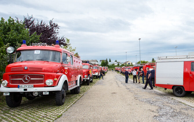 Großes Feuerwehr-Oldtimertreffen - Bild 03_3