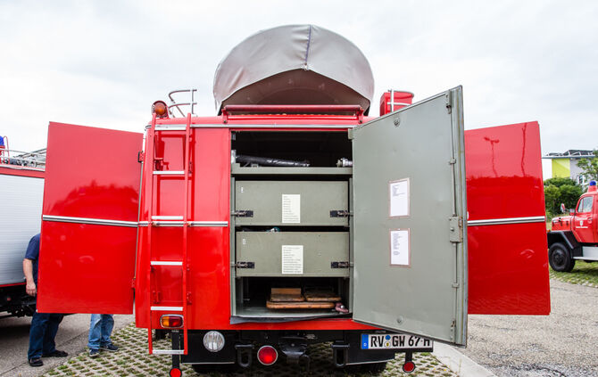 Großes Feuerwehr-Oldtimertreffen - Bild 08_8