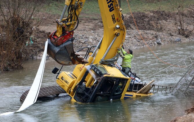 Bagger Plüderhausen Rems geborgen_7