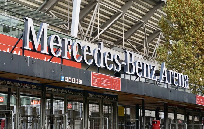 Mercedes-Benz-Arena Symbolbild