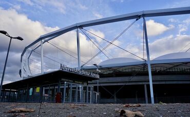 Mercedes-Benz-Arena Symbolbild