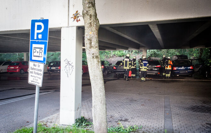 Feuerwehreinsatz im Parkhaus am Bahnhof - Bild 14_5