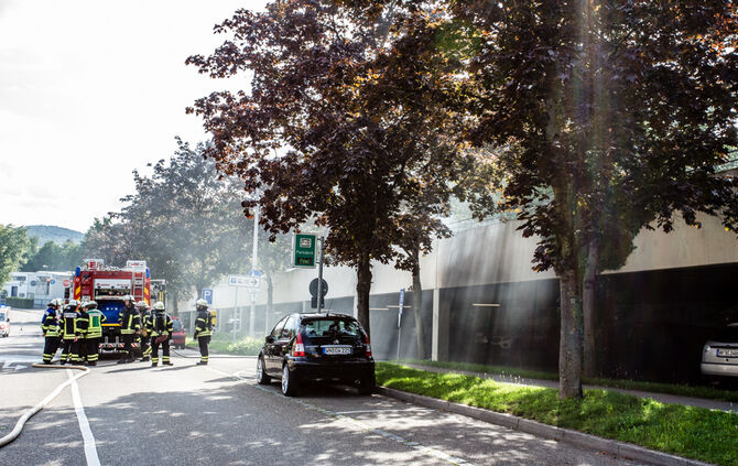 Feuerwehreinsatz im Parkhaus am Bahnhof - Bild 05_14