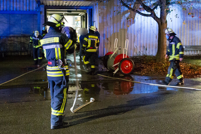 Brand in einer aluminiumverarbeitenden Firma in Winterbach, 03.11.2020.