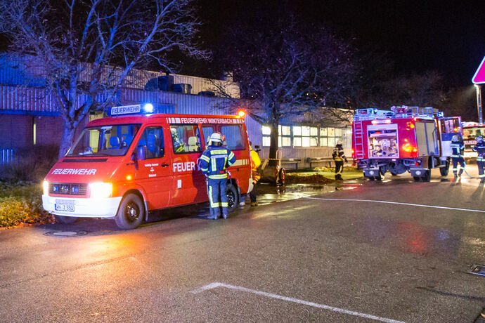 Brand in einer aluminiumverarbeitenden Firma in Winterbach, 03.11.2020.