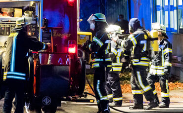 Brand in einer aluminiumverarbeitenden Firma in Winterbach, 03.11.2020.