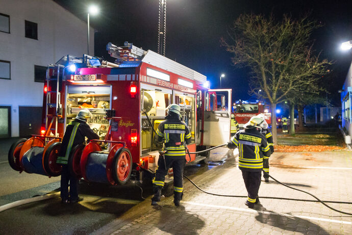 Brand in einer aluminiumverarbeitenden Firma in Winterbach, 03.11.2020.