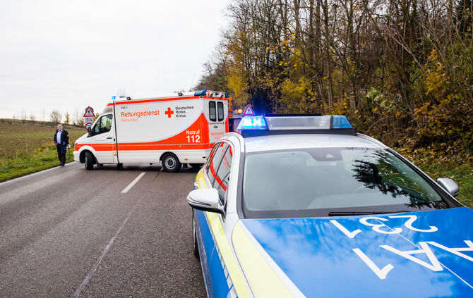 Auto überschlägt sich auf B14: Eine Person verletzt - Bild 07_2