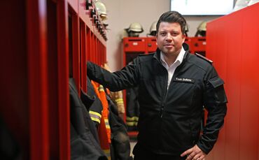 Feuerwehrkommandant Yosh Dollase