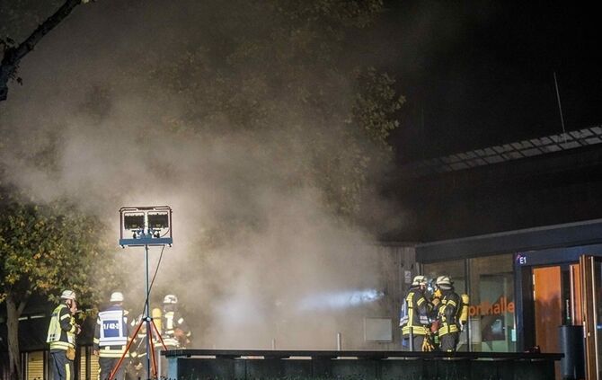 Starke Rauchentwicklung bei Brand im Schulzentrum  - Bild 02_2