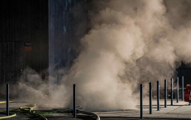 Starke Rauchentwicklung bei Brand im Schulzentrum  - Bild 01_4