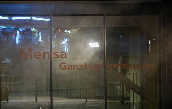 Starke Rauchentwicklung bei Brand im Schulzentrum  - Bild 04_5