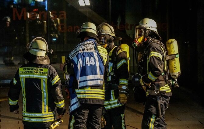 Starke Rauchentwicklung bei Brand im Schulzentrum  - Bild 07_7