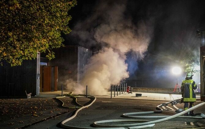 Starke Rauchentwicklung bei Brand im Schulzentrum  - Bild 10_10