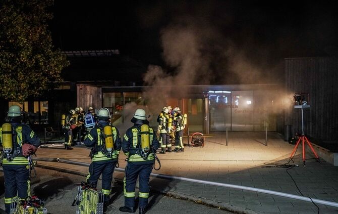 Starke Rauchentwicklung bei Brand im Schulzentrum  - Bild 14_14