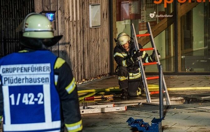 Starke Rauchentwicklung bei Brand im Schulzentrum  - Bild 20_19