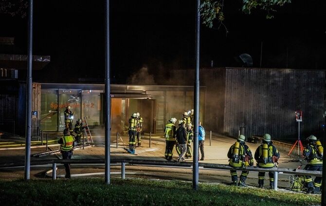Starke Rauchentwicklung bei Brand im Schulzentrum  - Bild 23_22