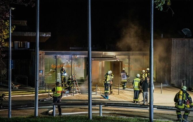 Starke Rauchentwicklung bei Brand im Schulzentrum  - Bild 24_23