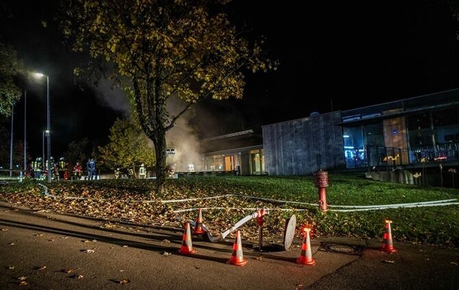 Starke Rauchentwicklung bei Brand im Schulzentrum  - Bild 32_31