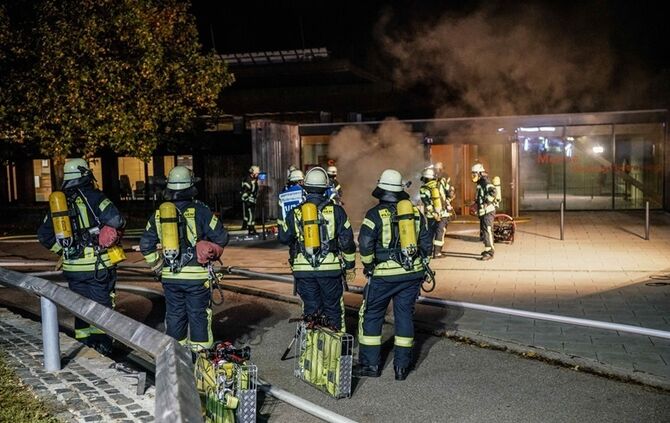 Starke Rauchentwicklung bei Brand im Schulzentrum  - Bild 33_32