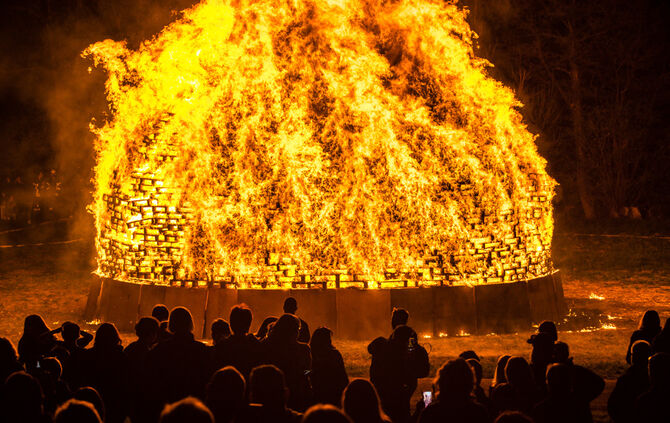 Gigantisches Osterfeuer - Bild 02_1