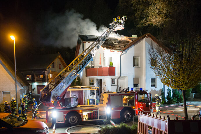 Brand im Dachgeschoss, Daukernweg, Rudersberg-Oberndorf, 14.11.2020.