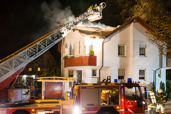 Brand im Dachgeschoss, Daukernweg, Rudersberg-Oberndorf, 14.11.2020.