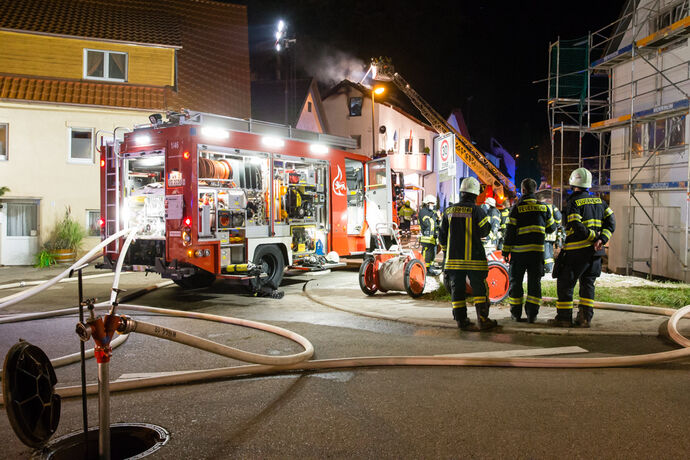 Brand im Dachgeschoss, Daukernweg, Rudersberg-Oberndorf, 14.11.2020.