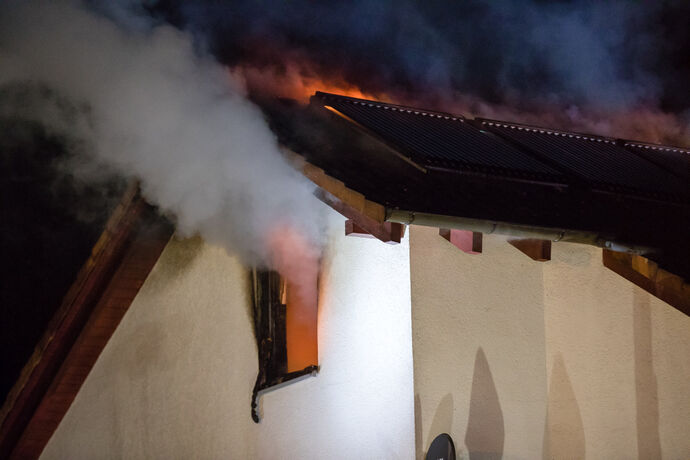 Brand im Dachgeschoss, Daukernweg, Rudersberg-Oberndorf, 14.11.2020.