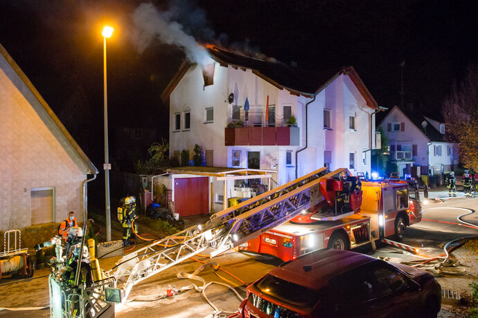 Brand im Dachgeschoss, Daukernweg, Rudersberg-Oberndorf, 14.11.2020.