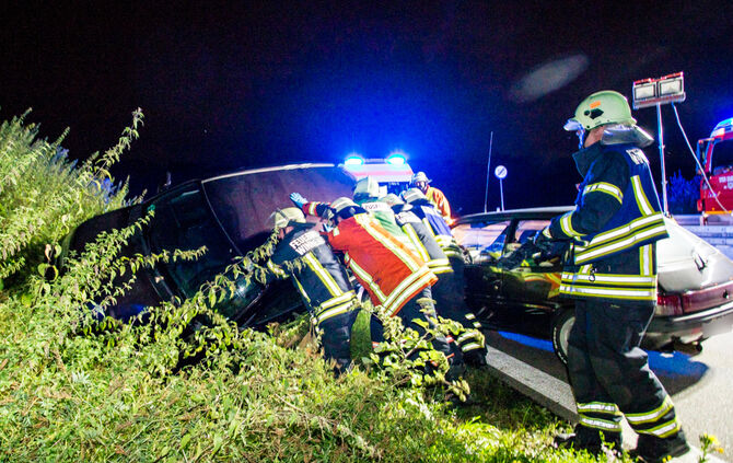 Ein Verletzter nach Unfall auf B14 - Bild 13_1