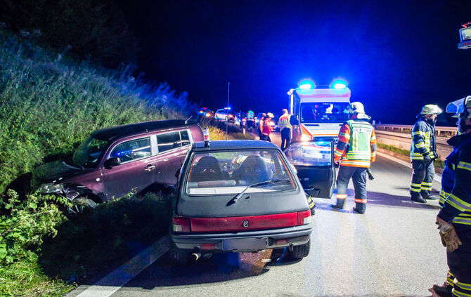 Ein Verletzter nach Unfall auf B14 - Bild 08_6