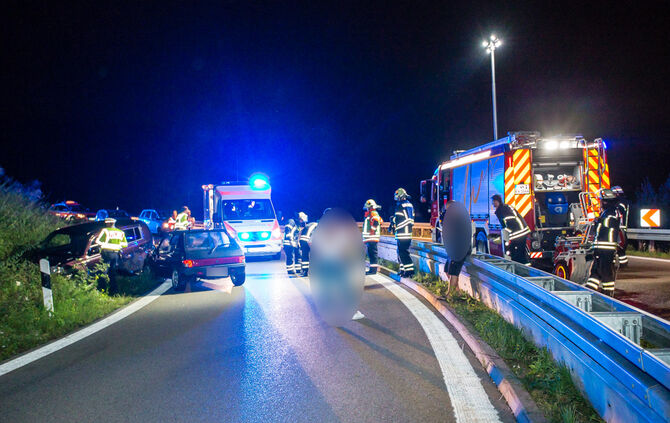 Ein Verletzter nach Unfall auf B14 - Bild 03_10