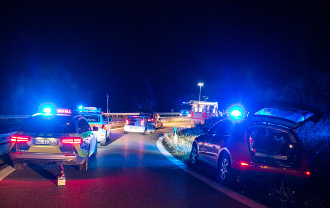 Ein Verletzter nach Unfall auf B14 - Bild 01_12