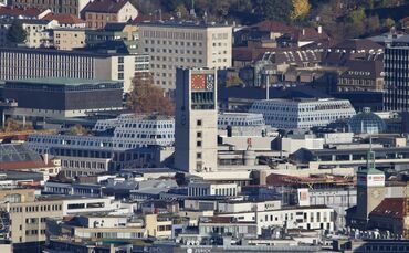 Stuttgart Blick vom Monte scherebelino auf die Innenstadt Rathaus symbol symbolbild symbolfoto