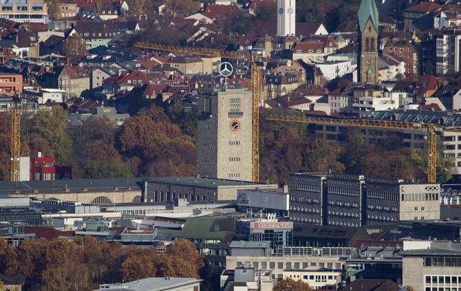 Stuttgart Blick vom Monte scherebelino auf die Innenstadt Hauptbahnhof symbol symbolbild symbolfoto