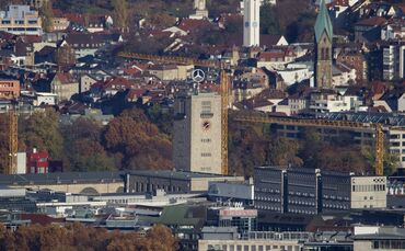 Stuttgart Blick vom Monte scherebelino auf die Innenstadt Hauptbahnhof symbol symbolbild symbolfoto