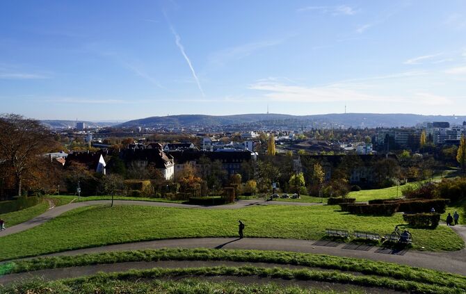 Stuttgart Blick vom Monte scherebelino auf die Innenstadt  ausflug symbol symbolbild symbolfoto