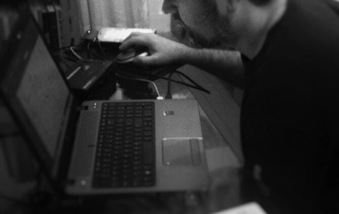 Mann am Computer Symbol_0