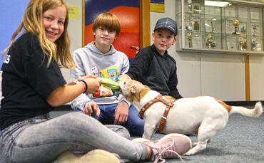 Schulhund Johnny macht gute Laune_0