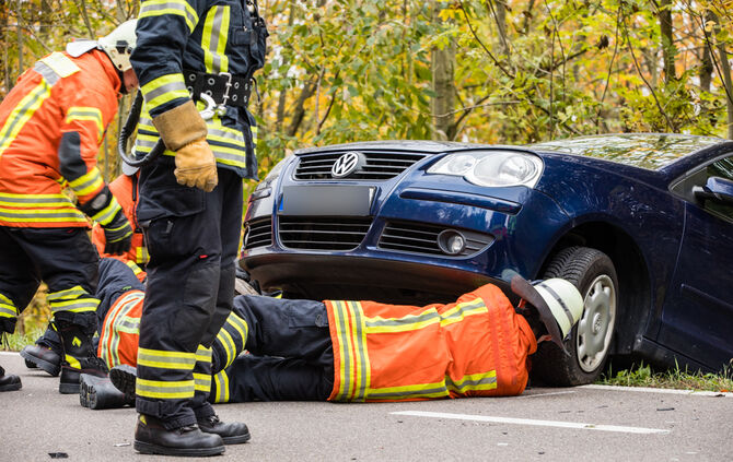 55-Jährige bei Zusammenstoß schwer verletzt - Bild 02_13