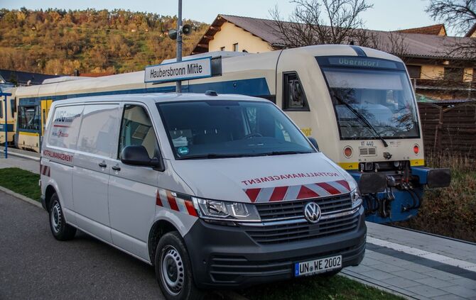 Schorndorf-Haubersbronn: 15-jaehriger uebersieht Zug und wird erfasst - Rettungshubschrauber im Einsatz