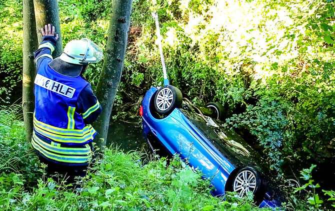 BMW landet im Buchenbach - Bild 04_5