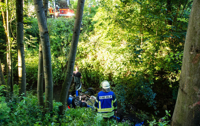 BMW landet im Buchenbach - Bild 05_6