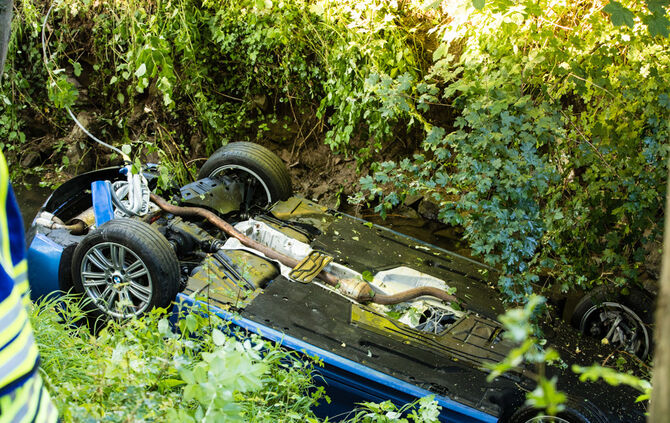 BMW landet im Buchenbach - Bild 07_8